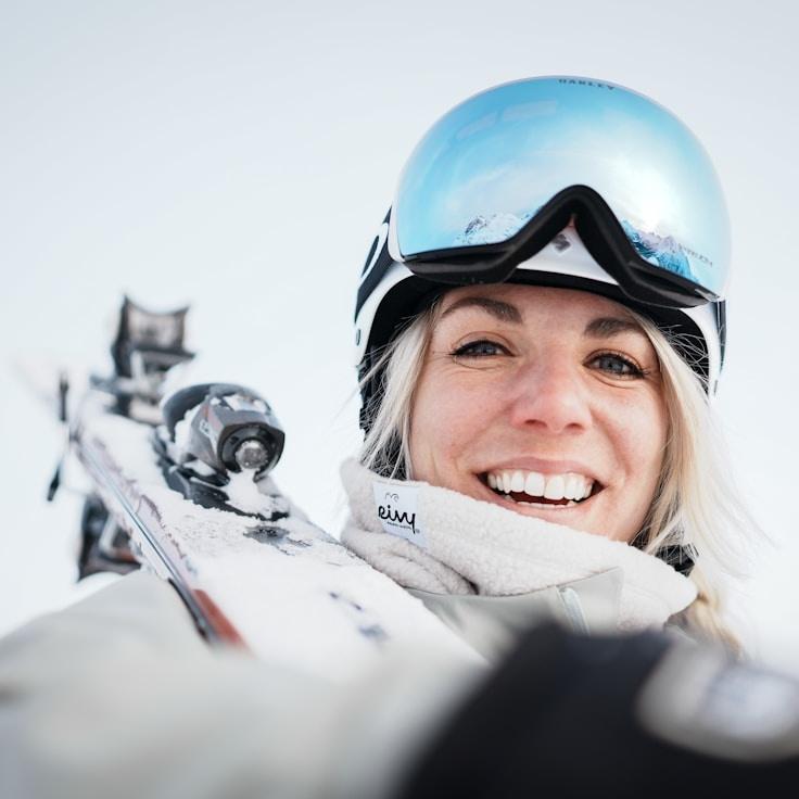 Portrait of Meera Iyer meditation instructor